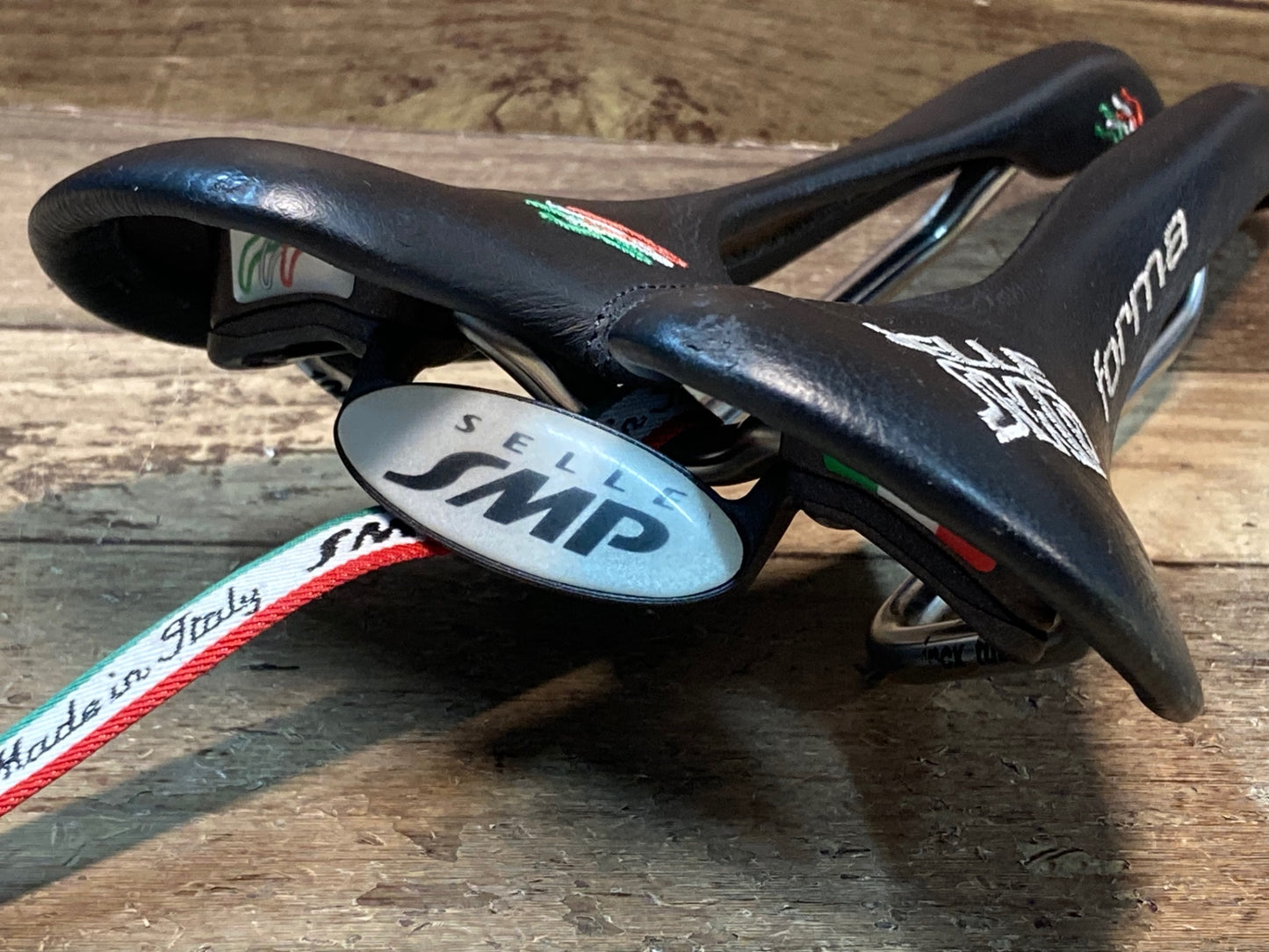 IK300 Selle SMP Forma サドル 黒 ステンレスレール