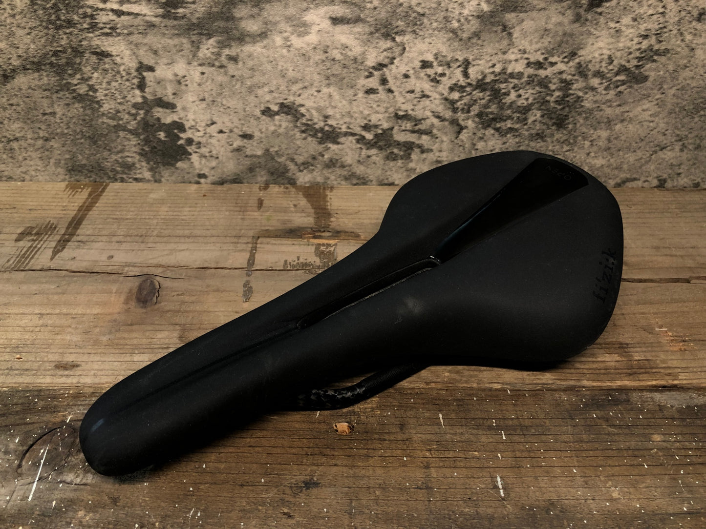 IN481 フィジーク fizik アンタレス ANTARES R1 OPEN CARBON BRAIDED サドル 140mm
