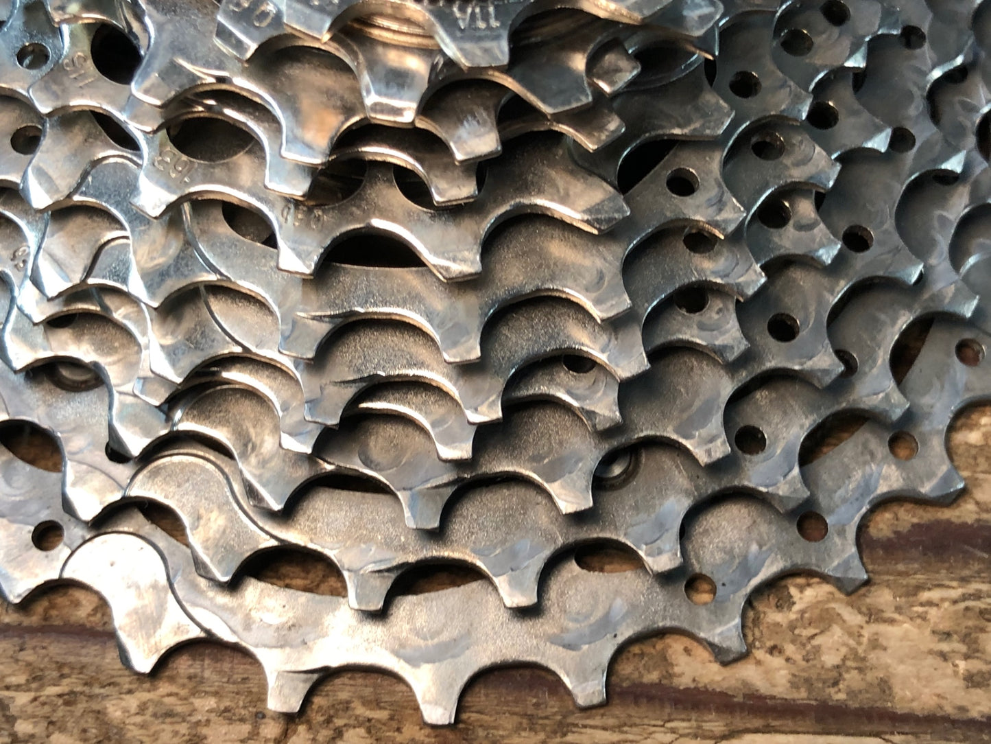 IU090 シマノ SHIMANO 105 CS-R7000 スプロケット 11-32T 11S