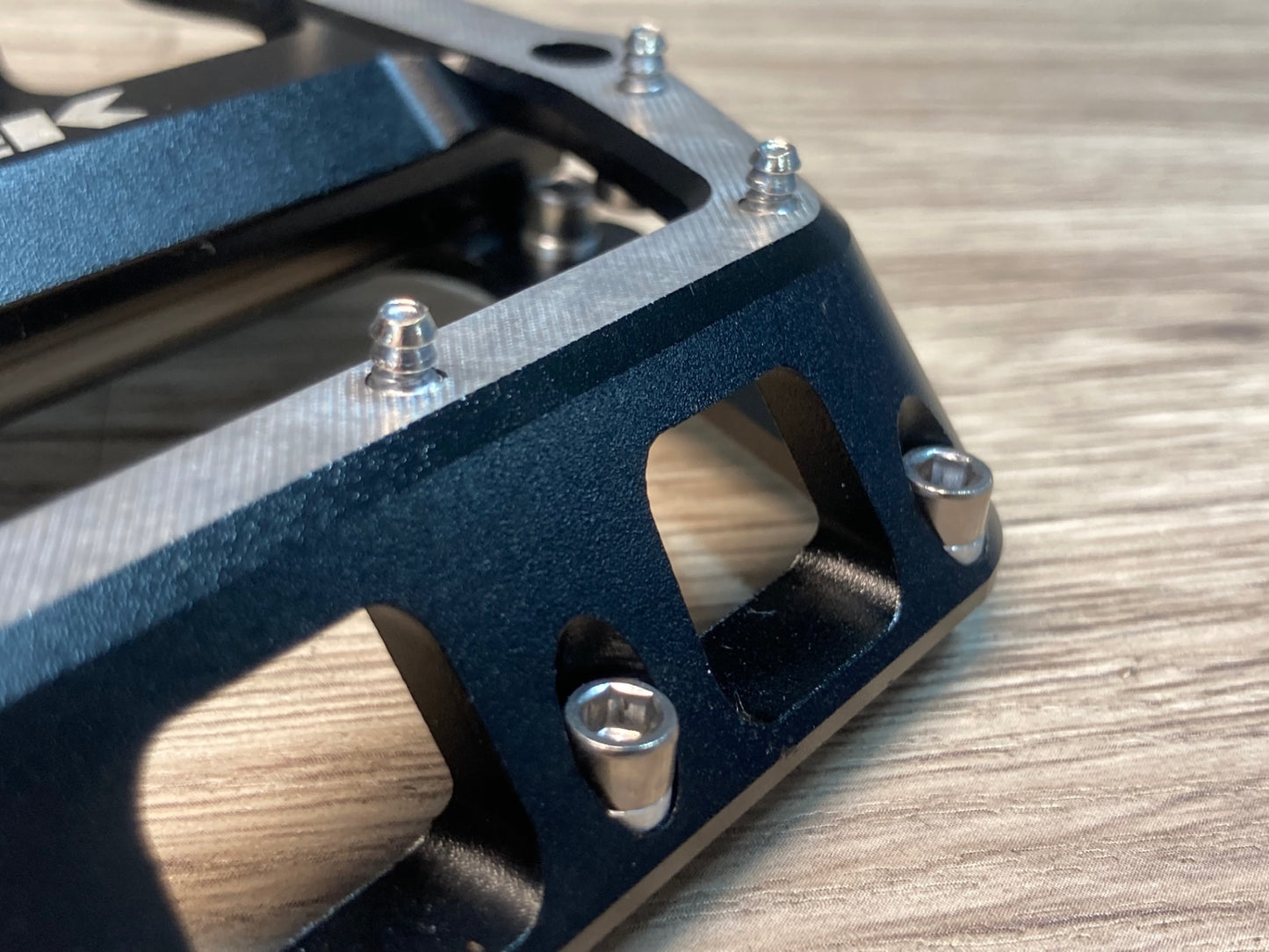 IX277 トレック TREK LINE PRO フラットペダル 黒 シルバー