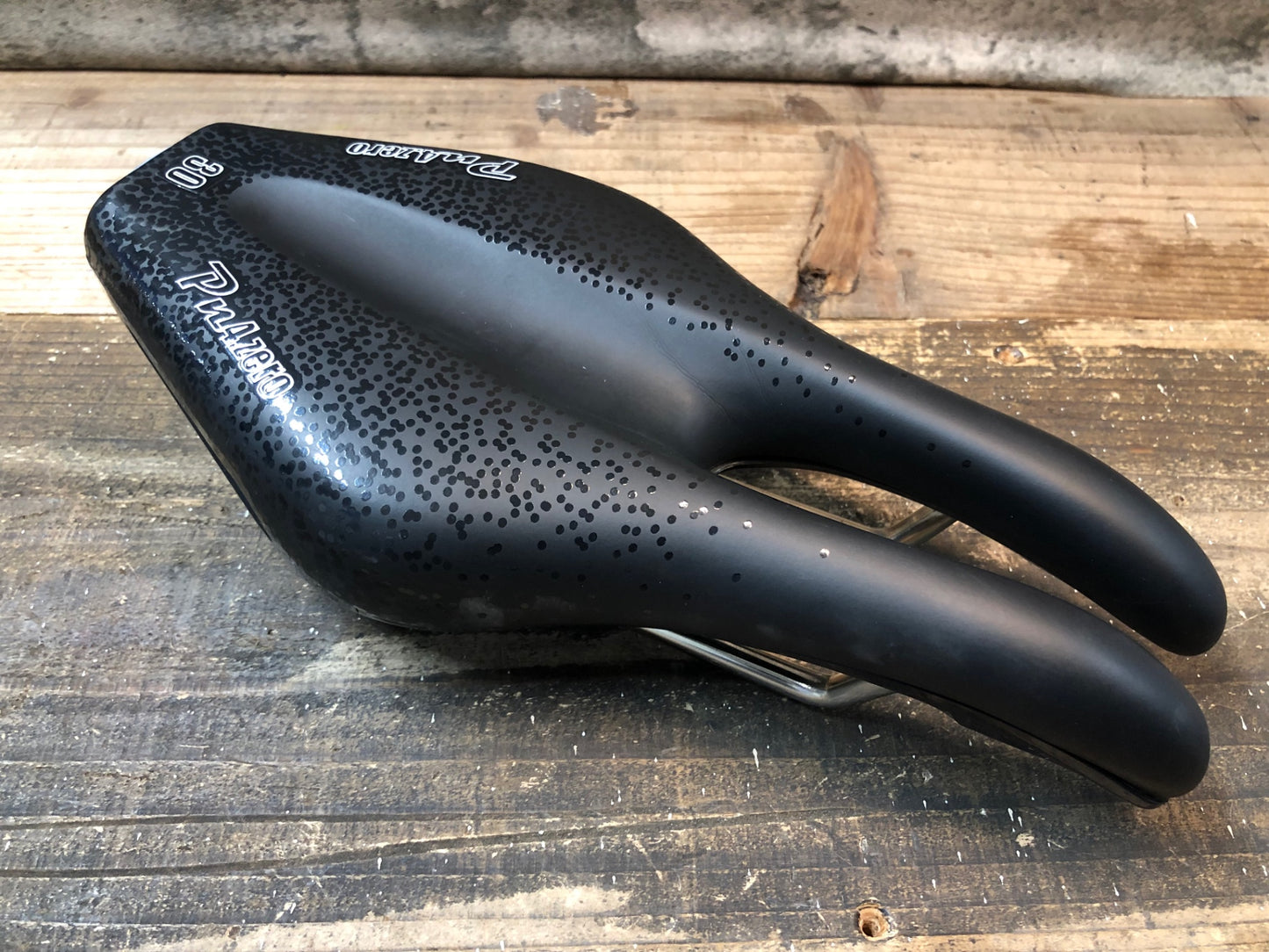 IT467 ism Pn4.0 30 サドル 黒 ステンレスレール