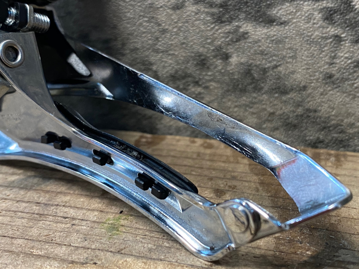 JD607 シマノ SHIMANO 105 FD-R7000 フロントディレイラー 直付 ※リンクカバー欠品