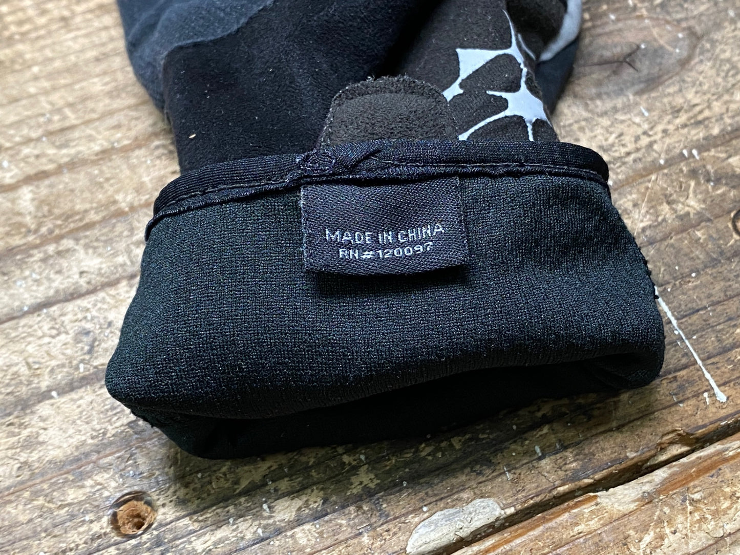 IT824 カステリ CASTELLI 長指 グローブ 黒 裏起毛 サイズ不明 L相当