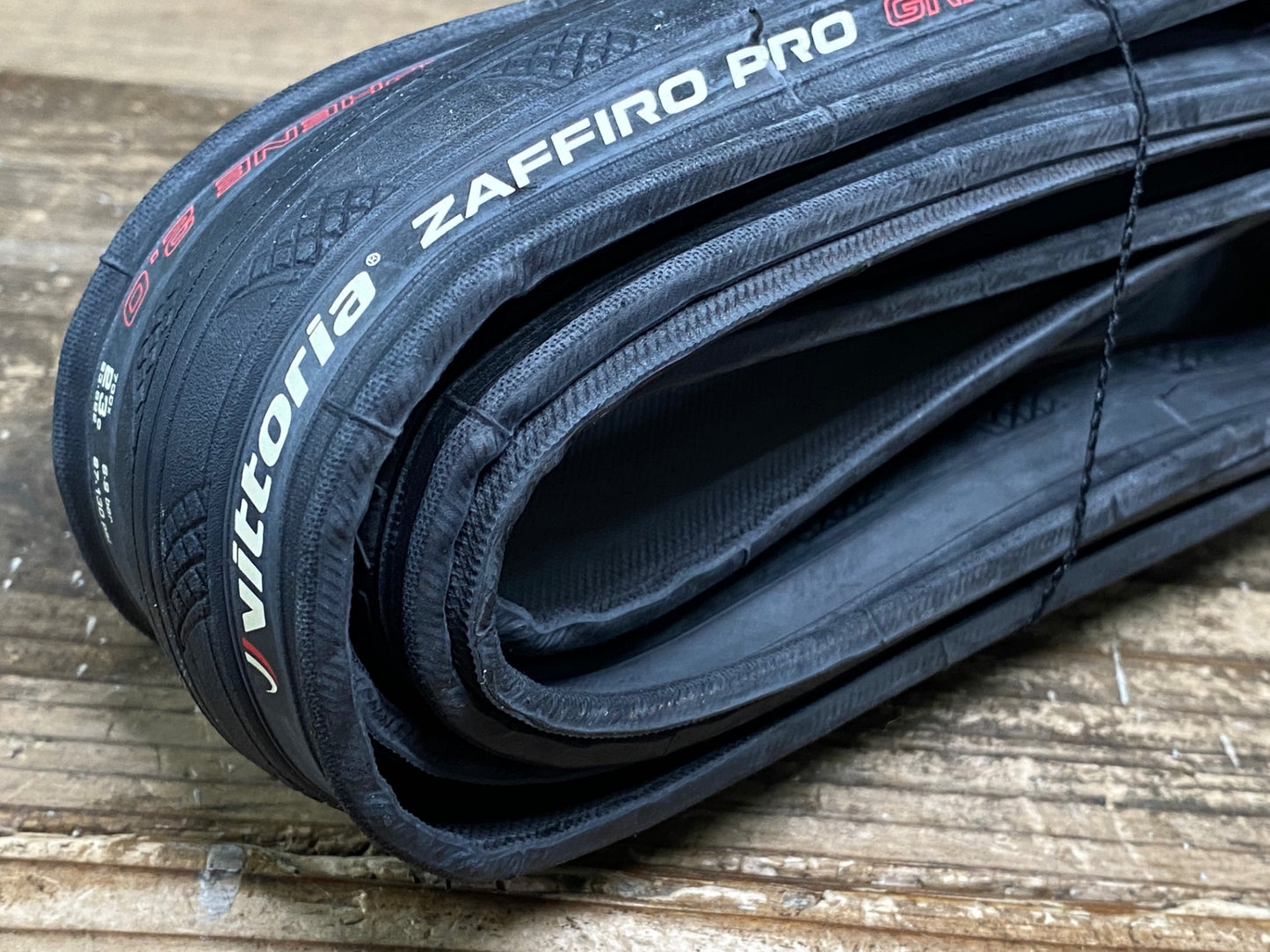 IV703 ヴィットリア vittoria ZAFFIRO PRO GRAPHENE 2.0 タイヤ 700x23c