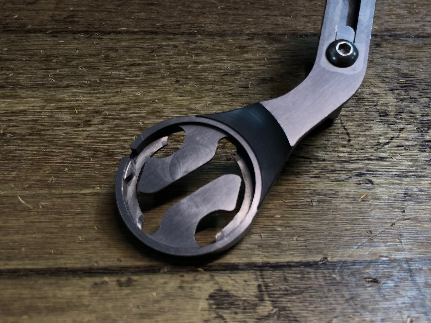 IN121 ケーエッジ K-EDGE サイコンマウント 銀 Φ31.8 Garmin