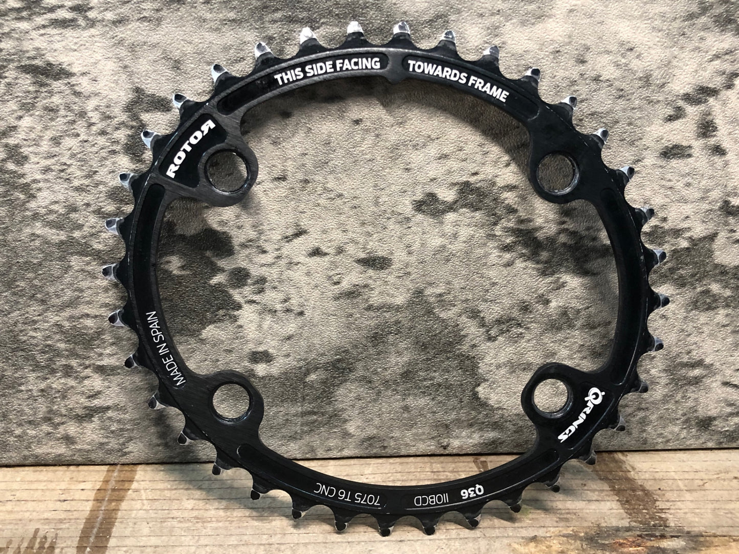 IV146 ローター ROTOR QRINGS チェーンリング 36T PCD110 楕円