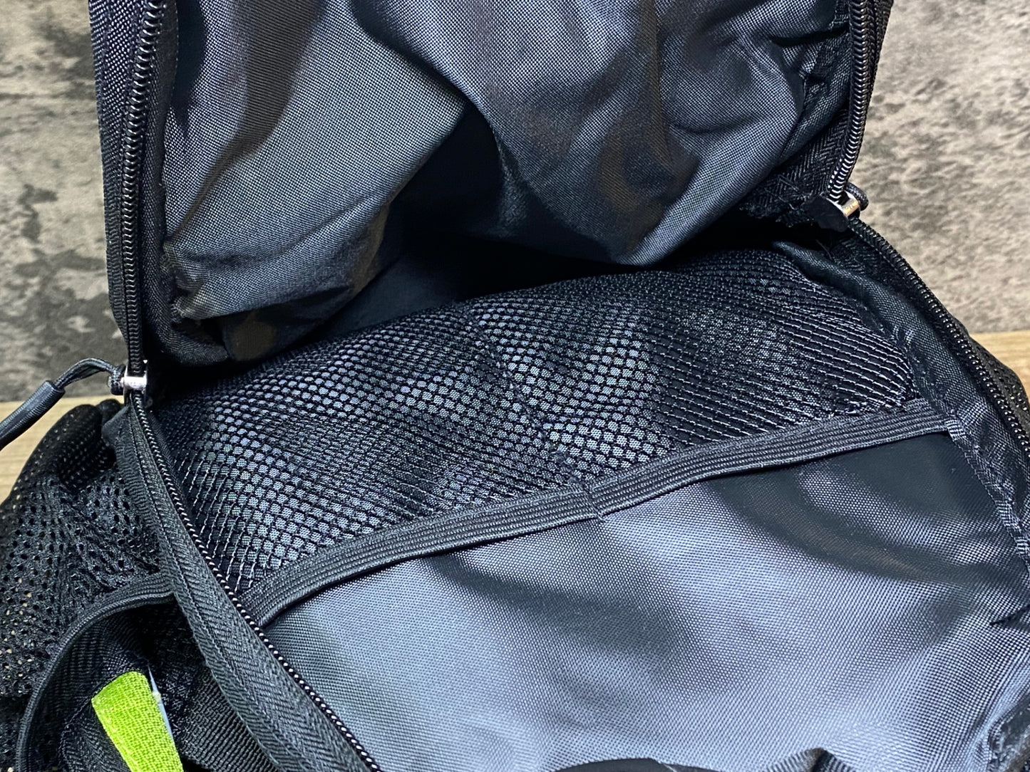 JC781 メリダ MERIDA リュック バックパック 黒 緑