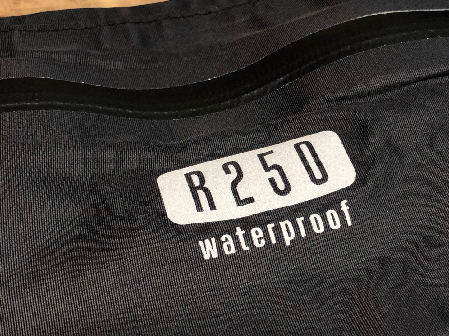 IJ991 R250 防水スクエアバックパック 黒