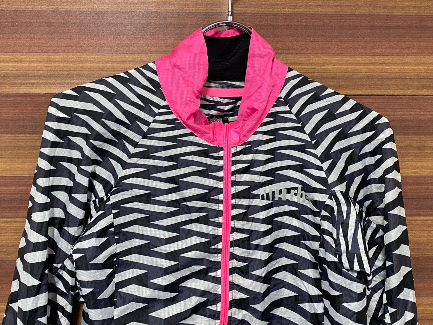 IT069 rh+ 長袖 ウィンドブレーカー 黒 白 S