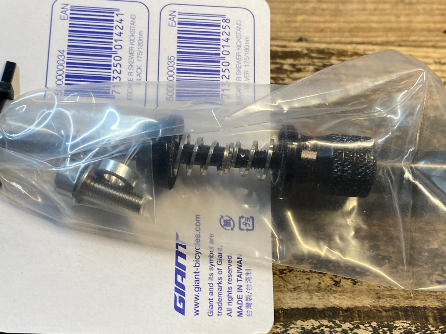 IV799 ジャイアント GIANT ESCAPE R SKEWER KICKSTAND スタンド