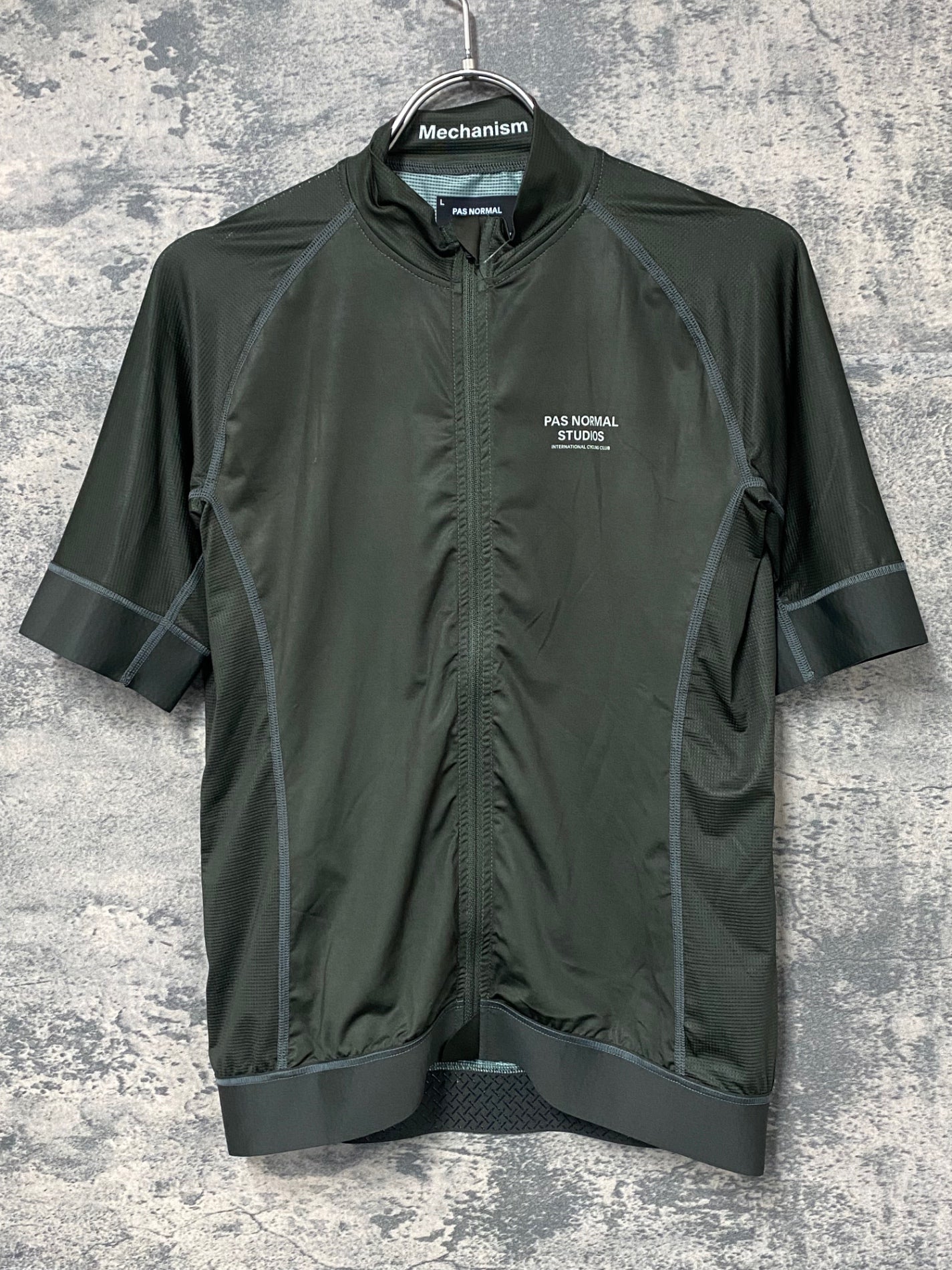 JC406 パスノーマルスタジオ Pas Normal Studios | Men's Mechanism Jersey 半袖 サイクルジャージ ダークオリーブ L
