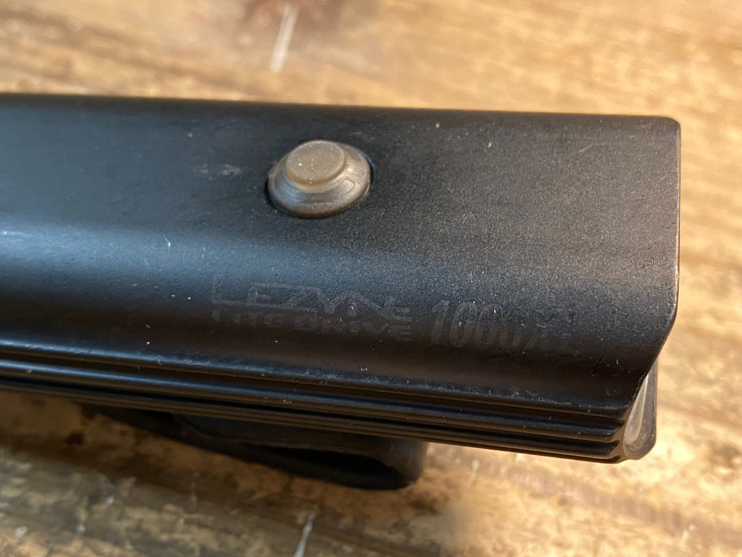 IY053 レザイン LEZYNE ライトドライブ LITE DRIVE 1000XL フロントライト 点灯確認済