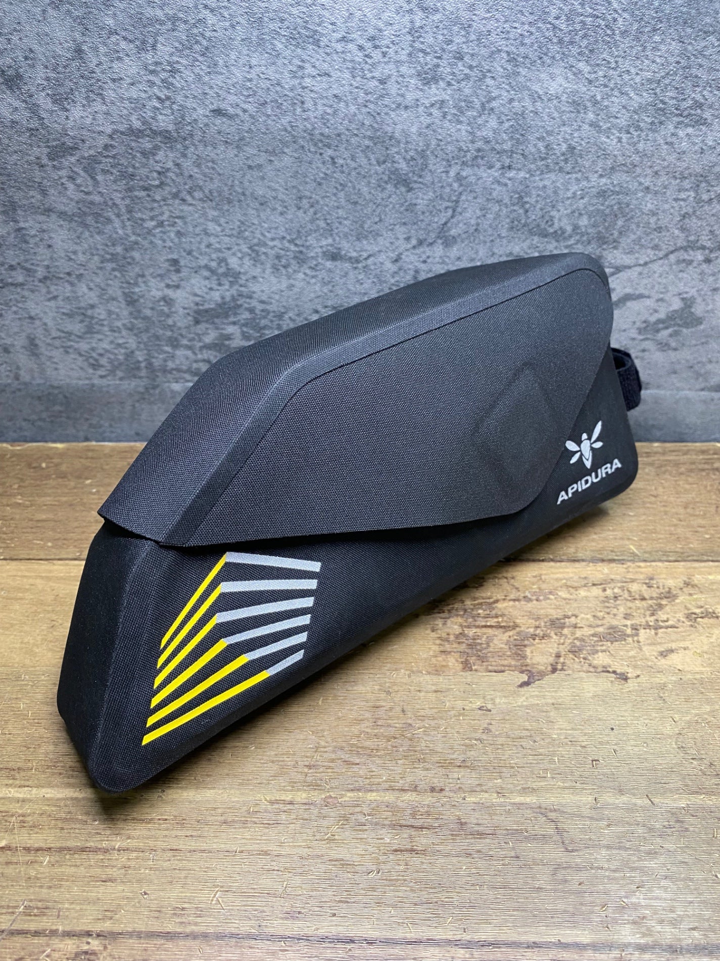 IY827 アピデュラ APIDURA レーシングトップチューブパッグ ボルトオン