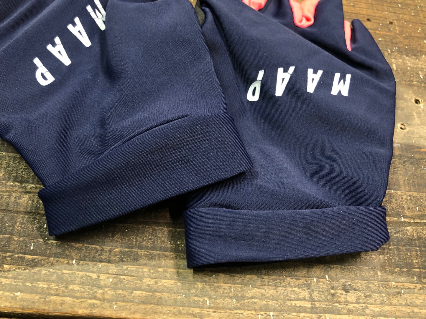 IO189 マープ MAAP 指切り グローブ 紺 ピンク M