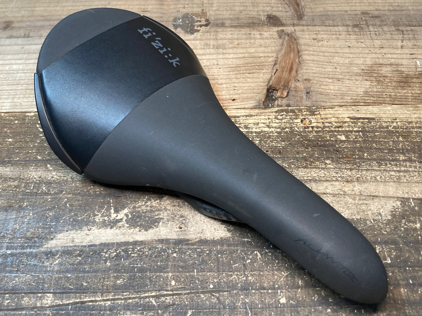 IU660 フィジーク fizik アリアンテ ALIANTE R1 サドル 黒 136mm BRAIDE カーボンレール