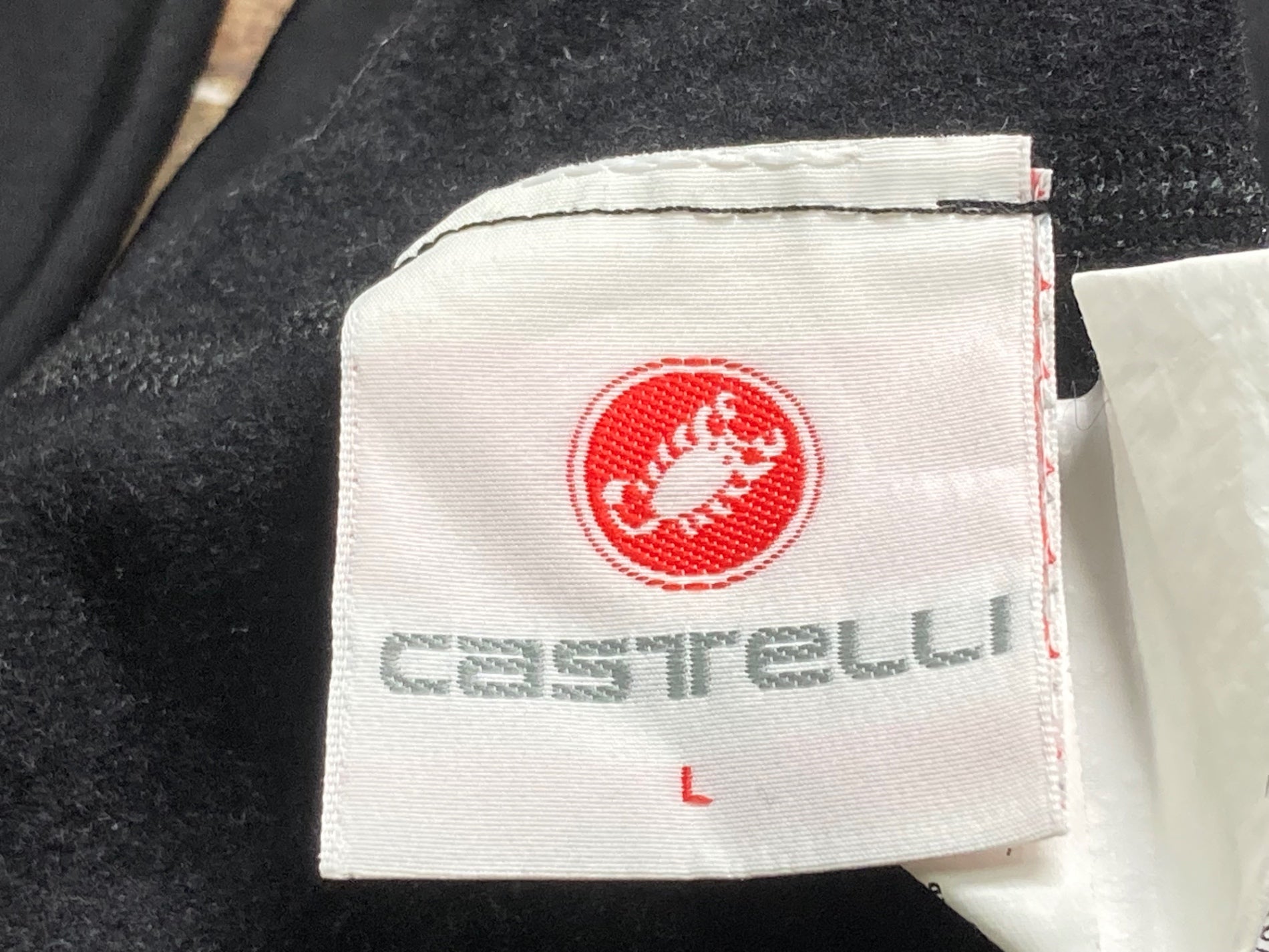 CASTELLI】裏起毛素材に十分な伸縮性を持つ長袖ジャージ