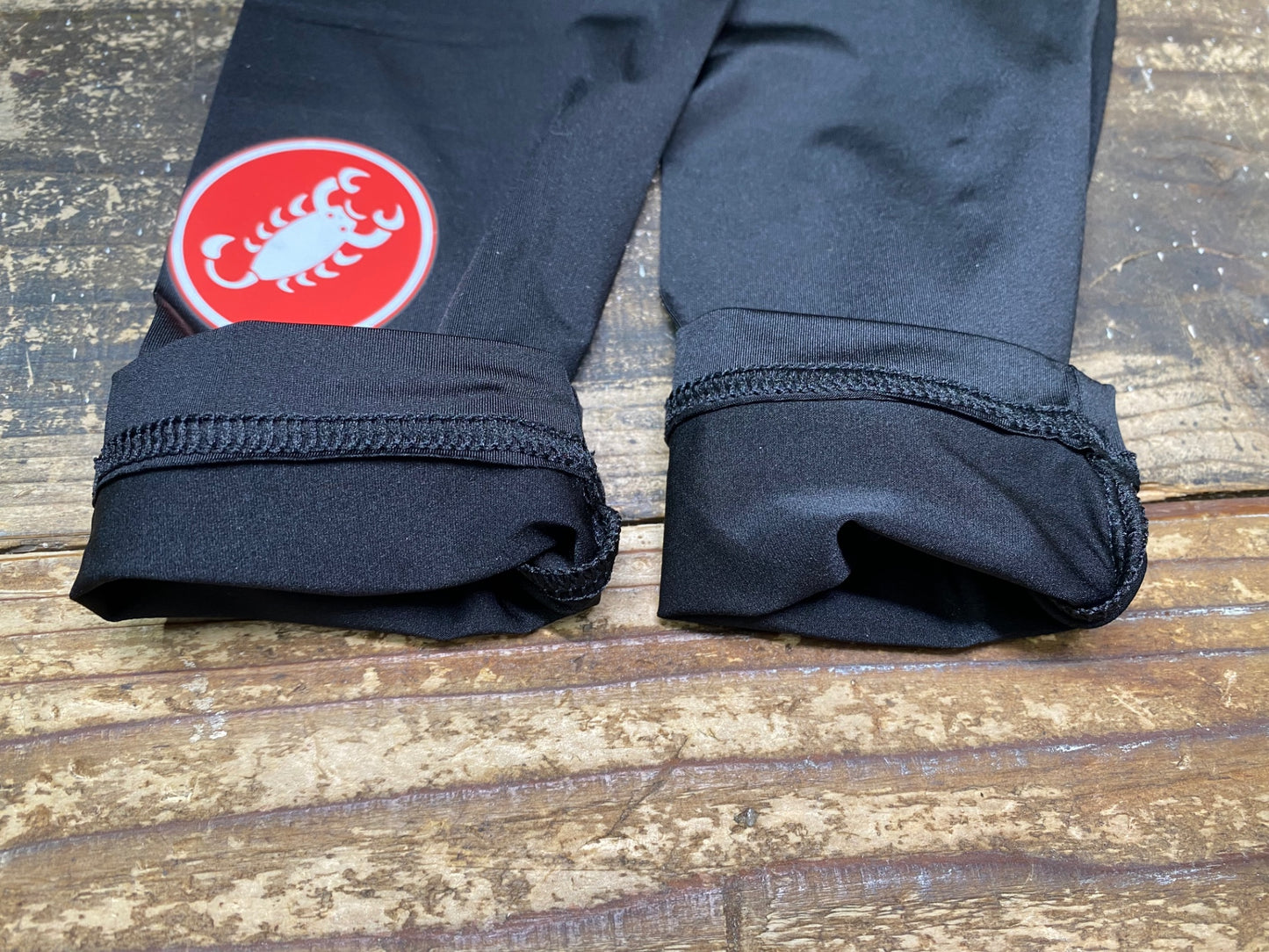 IV860 カステリ CASTELLI UPF 50+ ARM SKINS アームカバー 黒 M