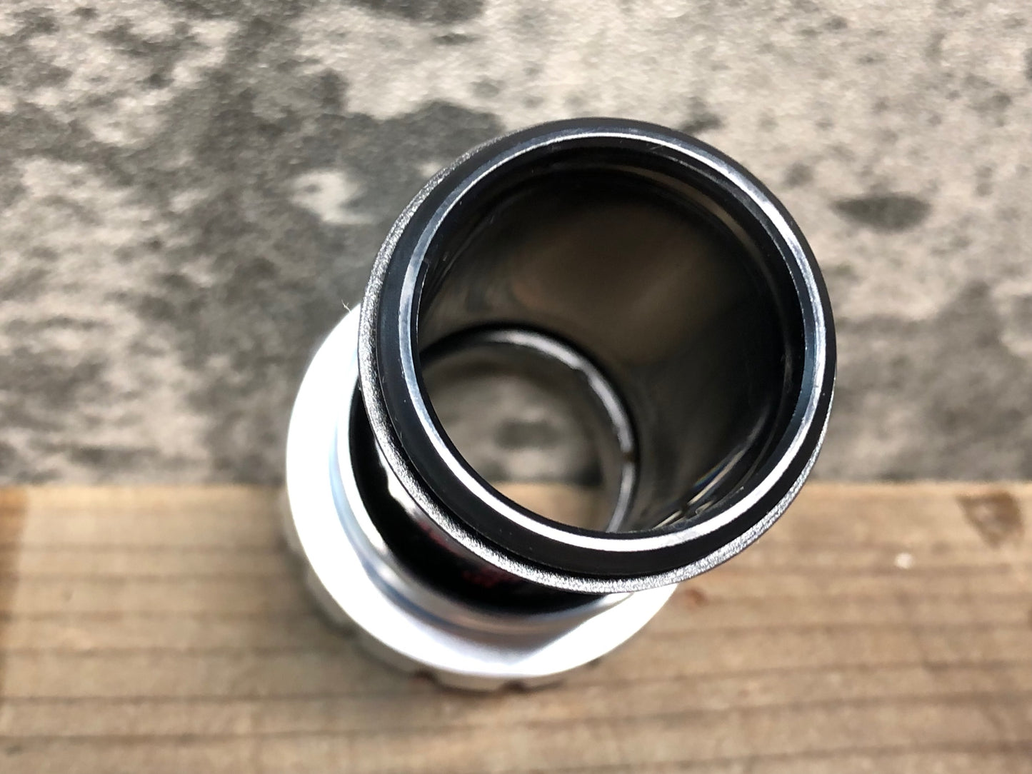 IN841 スギノ SUGINO BB ボトムブラケット MB-608 ボトムブラケット BB JIS/BSA 幅68mm 24mmシャフト対応 未使用