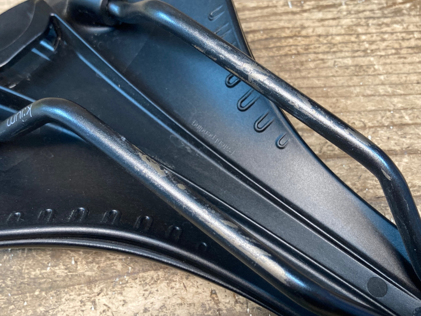 IY465 フィジーク fizik ANTARES VERSUS EVO R3 サドル 139mm kiumレール ※プレート欠品