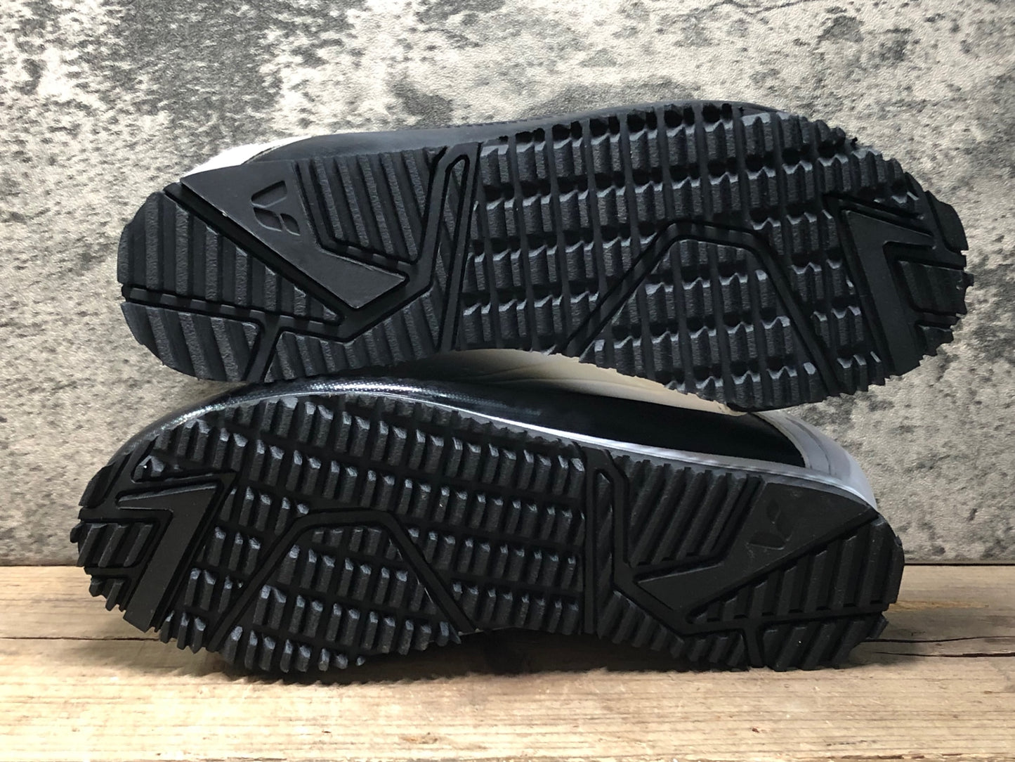 IV981 ジャイアント GIANT Liv FAMA boa フラットシューズ 白黒 EU36