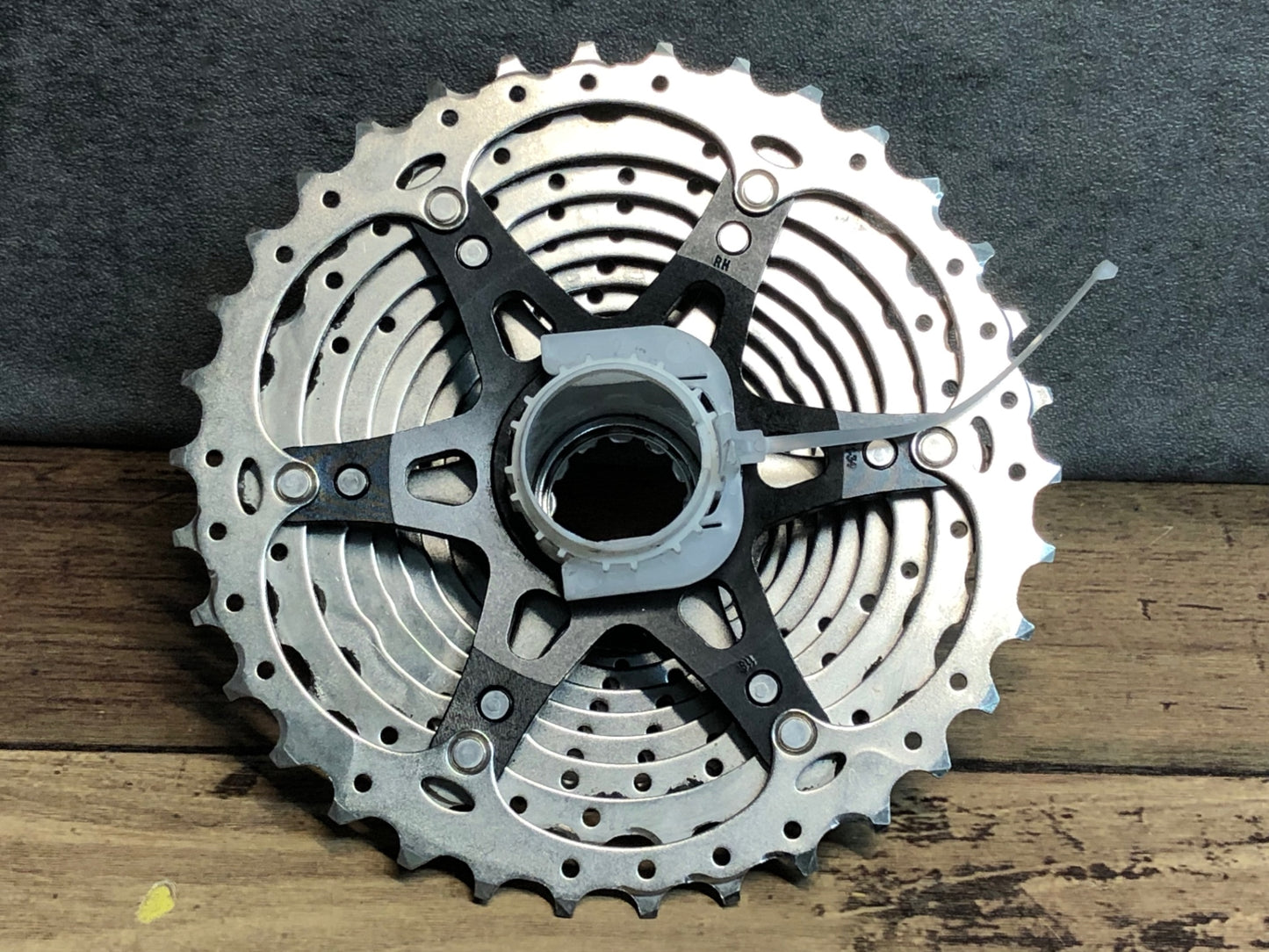 IR955 シマノ SHIMANO CS-HG700-11 スプロケット 11-34T 11S