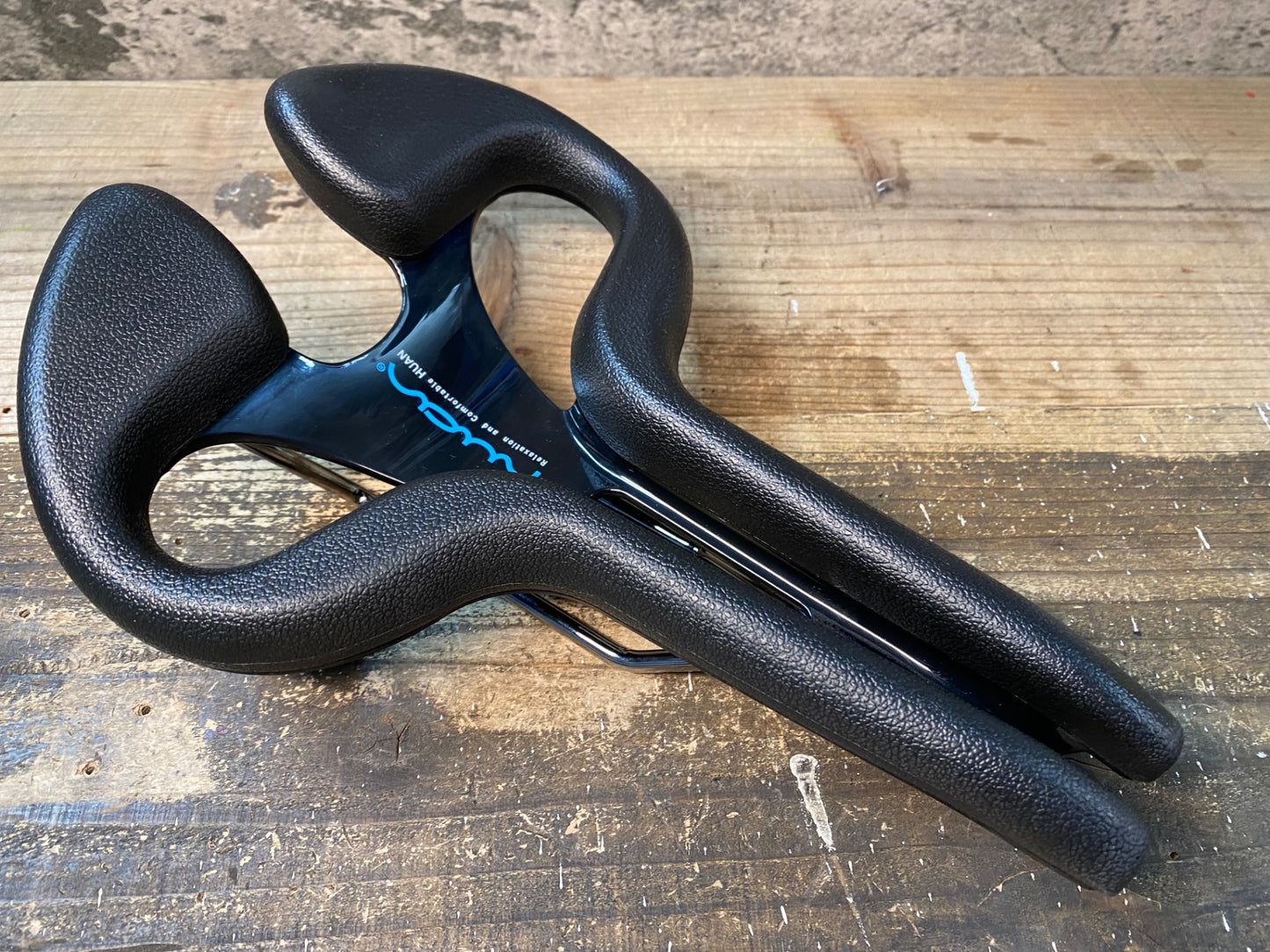 IX268 huan PPS サドル 黒 青 ※座面先端剥がれのためジャンク