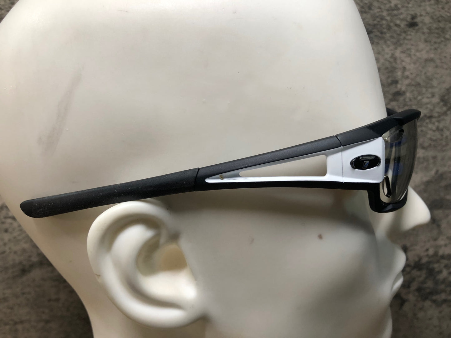 IP019 ティフォージ TiFOSI DOLOMITE 2.0 サングラス アイウェア 黒 調光レンズ