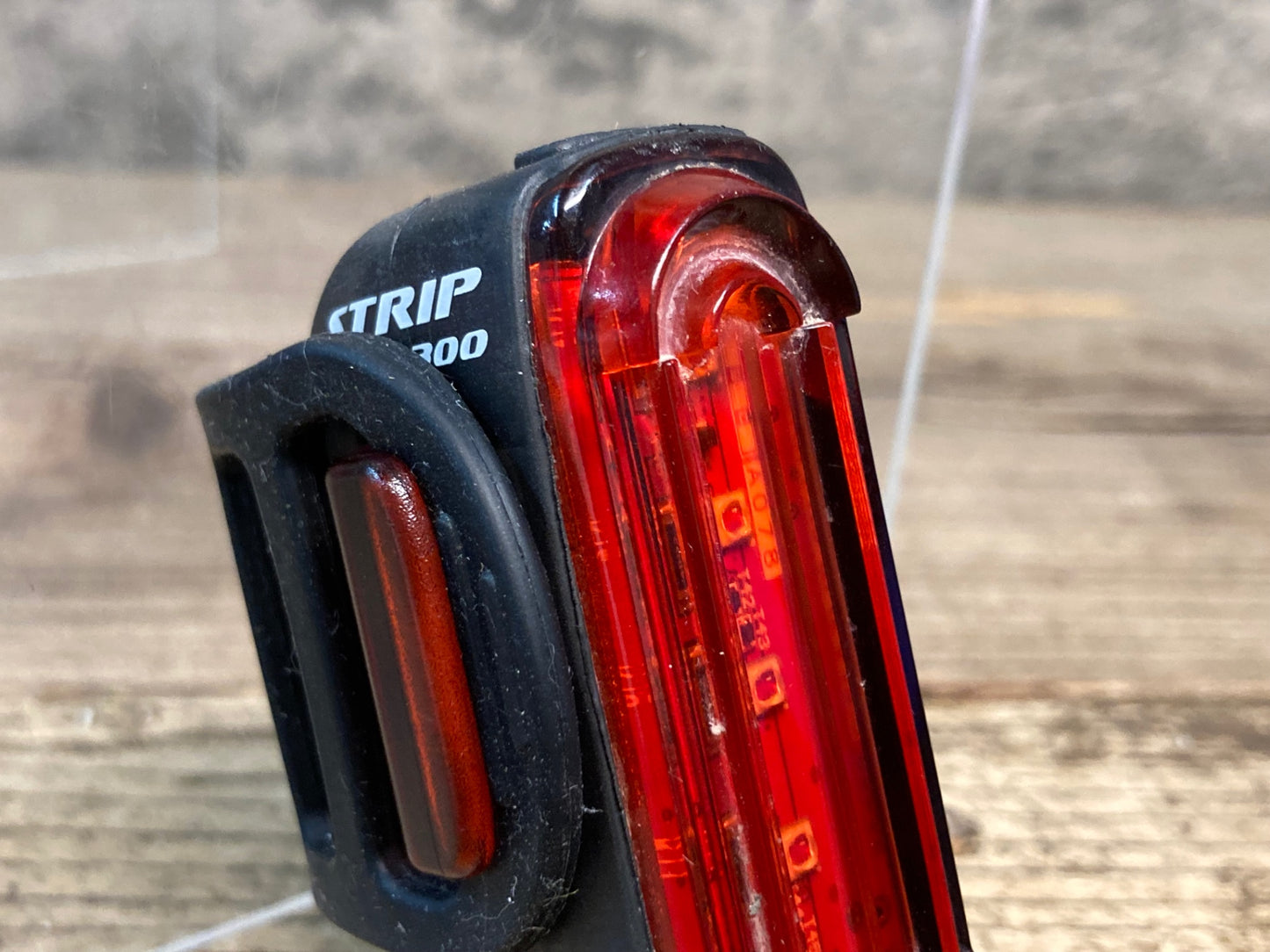 IA955 レザイン LEZYNE ストリップ STRIP DRIVE 300 PRO リアライト 動作確認済み