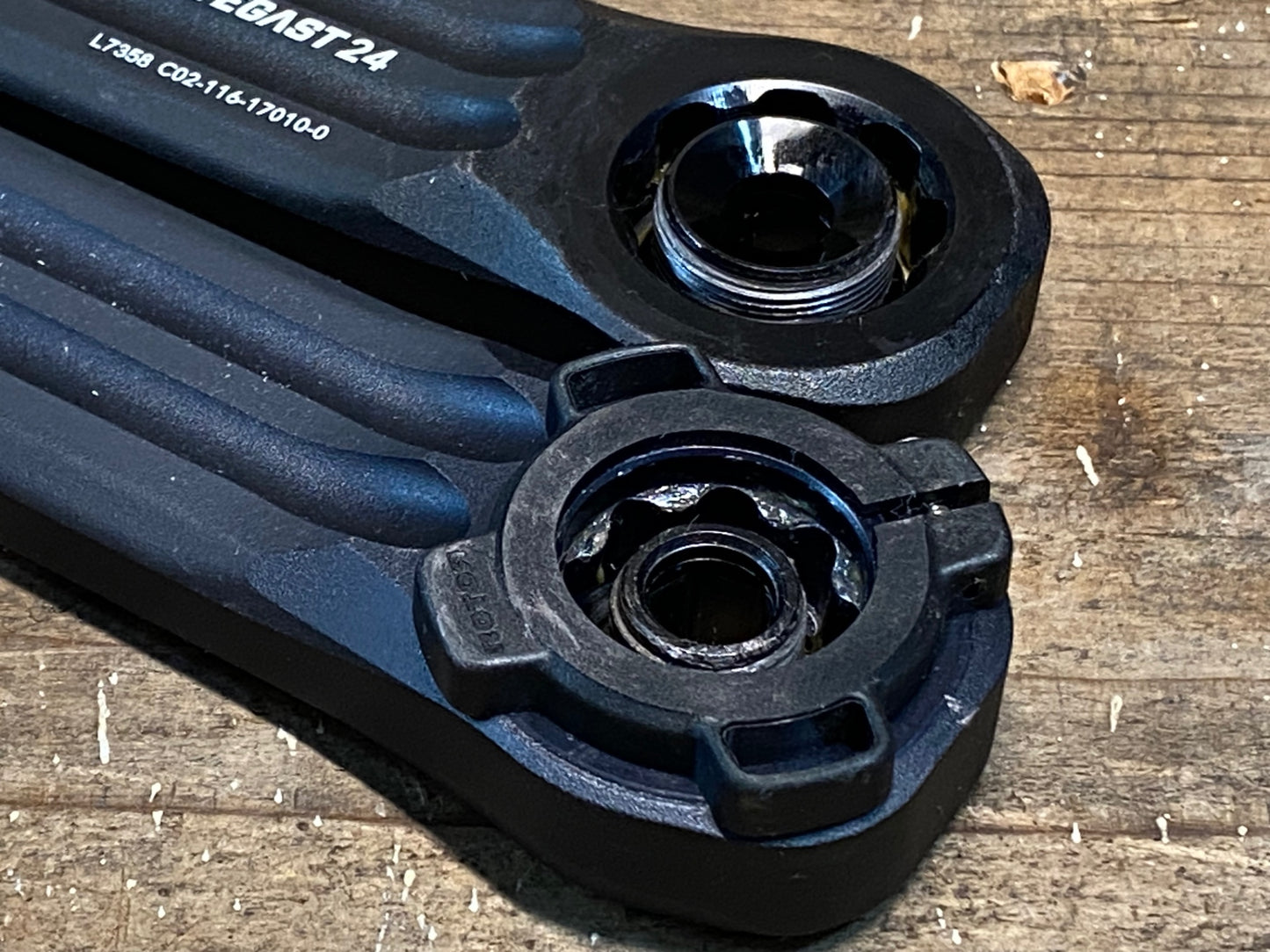 IL552 ローター ROTOR VEGAST CRANKS クランク アーム 24mmシャフト付属 165mm