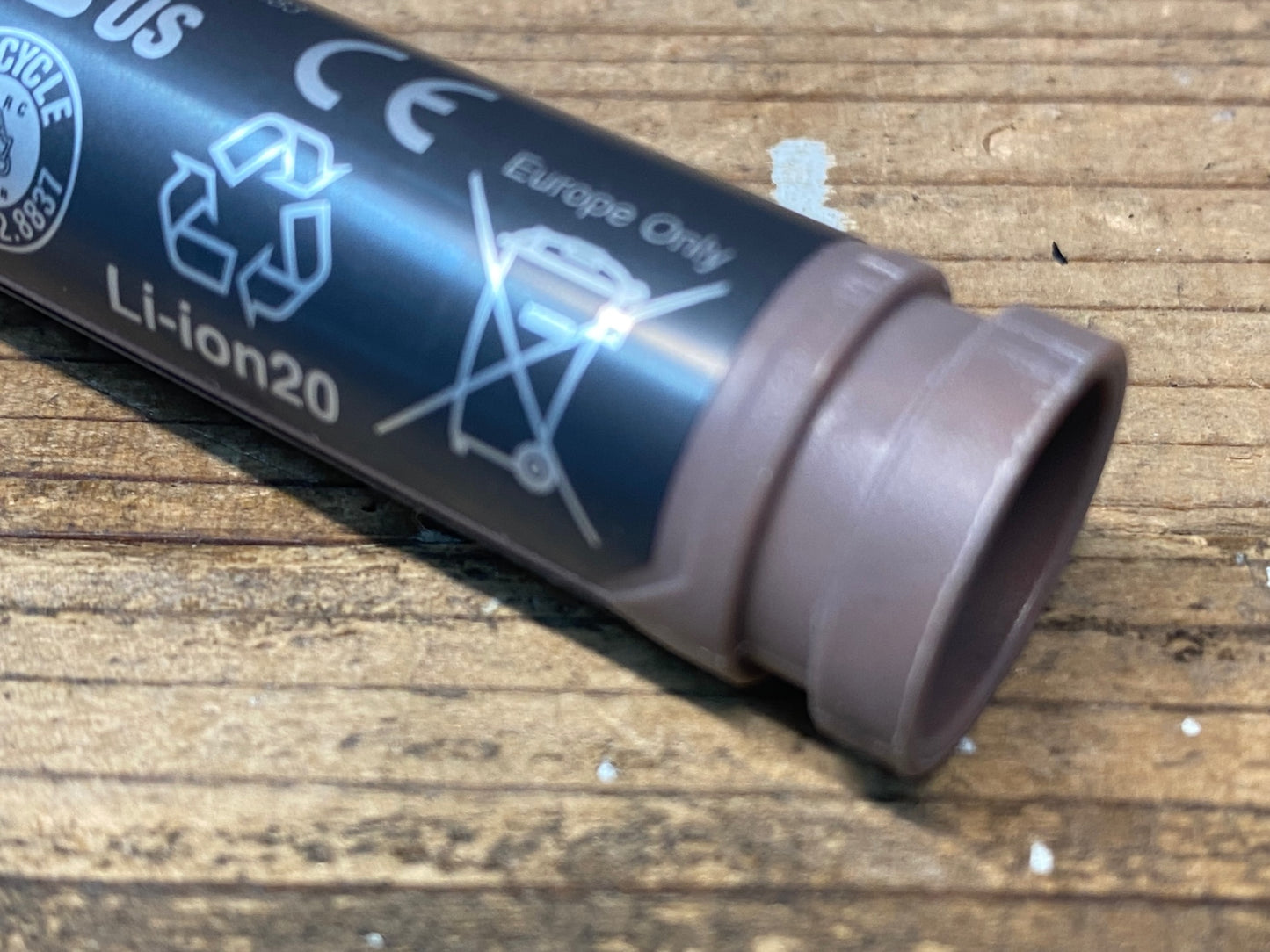 IU189 シマノ SHIMANO BT-DN110-A ビルトインバッテリー Di2 電動 ※動作確認済