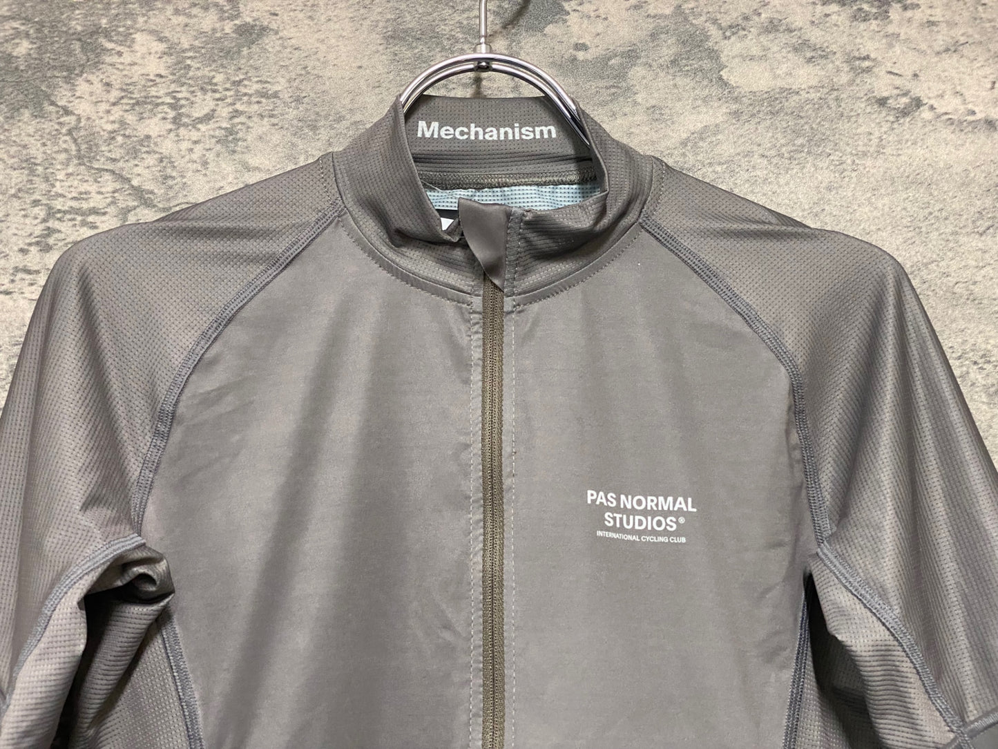 JC399 パスノーマルスタジオ Pas Normal Studios | Men's Mechanism Jersey 半袖 サイクルジャージ ミディアムグレー M