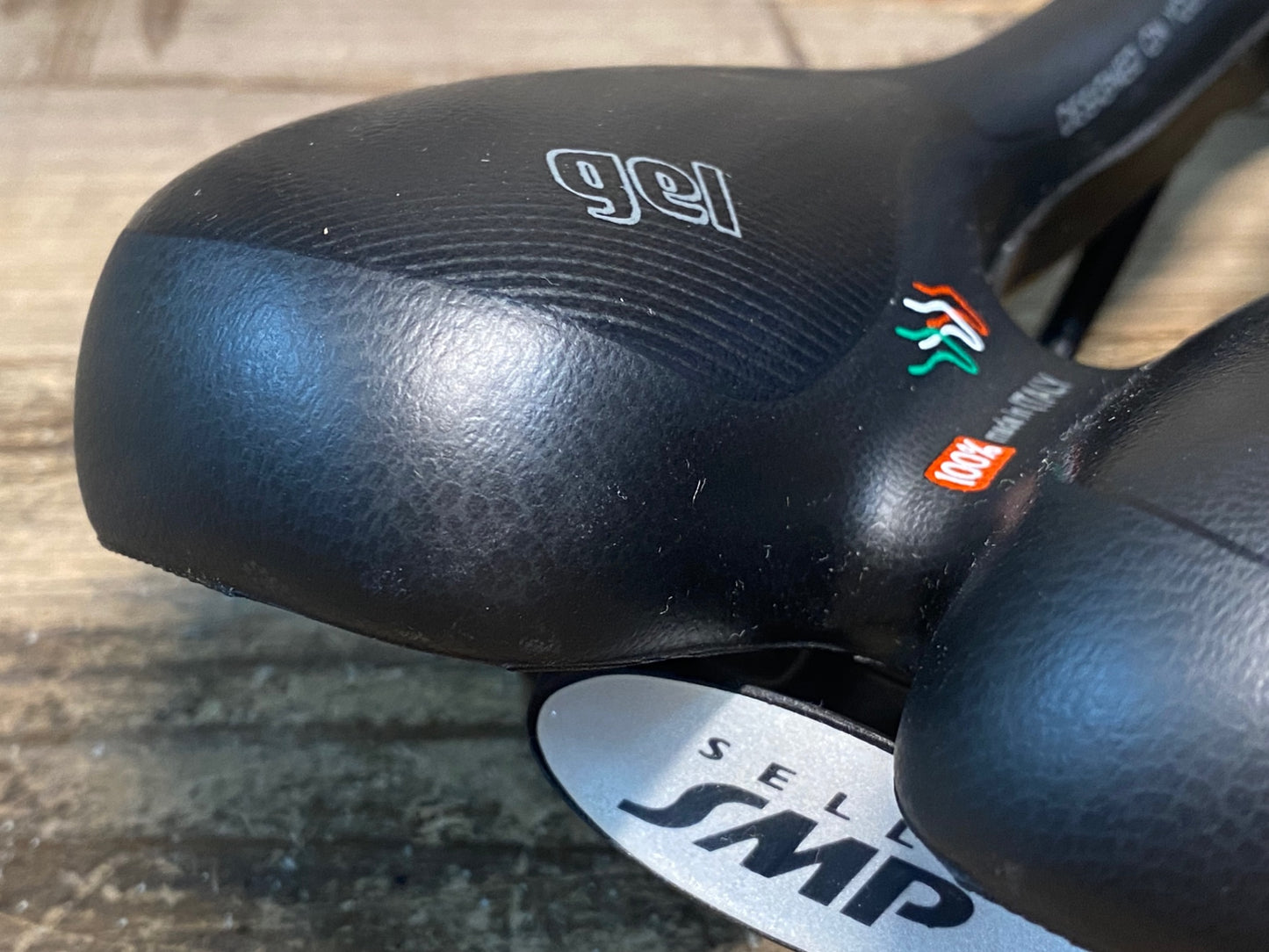 IW321 SMP TRK サドル 黒