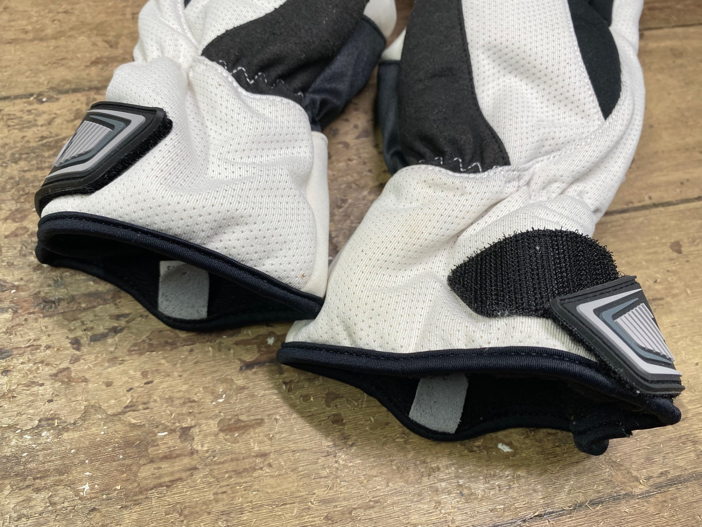 IN186 パールイズミ PEARL iZUMi 長指 グローブ 白 黒 グレー M 裏起毛 厚手