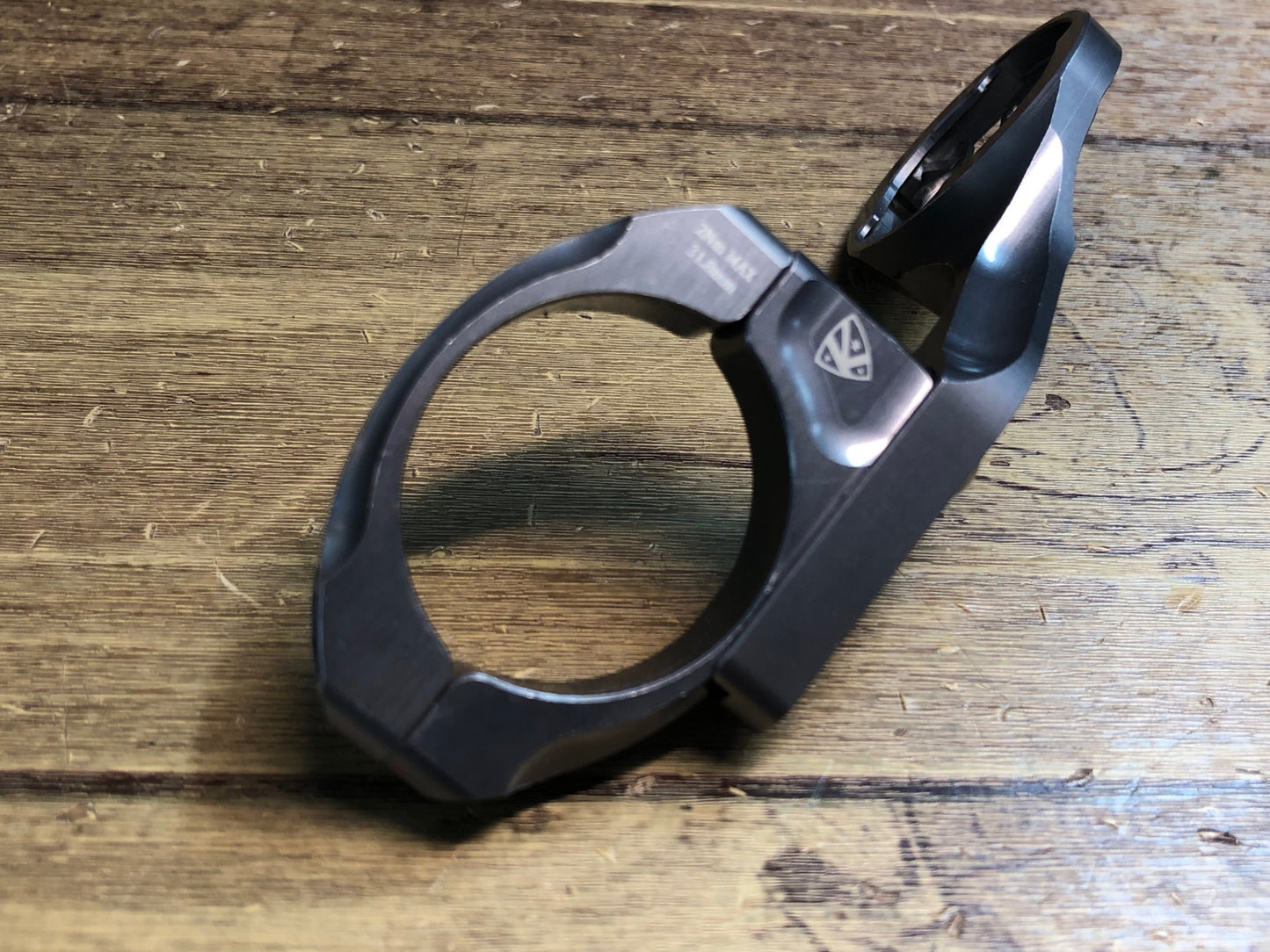 IN121 ケーエッジ K-EDGE サイコンマウント 銀 Φ31.8 Garmin