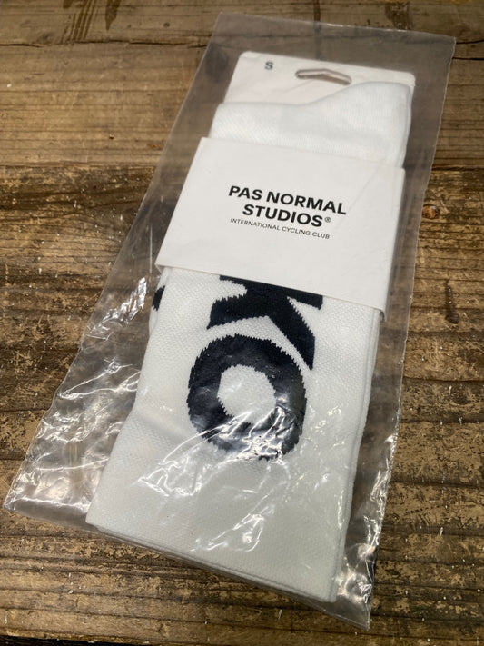IU957 パスノーマルスタジオ PAS NORMAL STUDIOS T.K.O MECHANISM SOCKS ソックス 白 S
