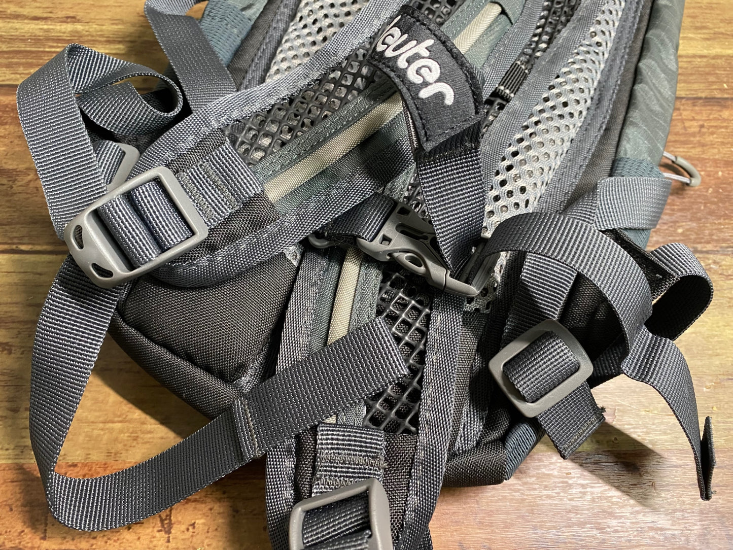 JB440 ドイター deuter ウルトラライド6 バックパック 赤 ※タバコ臭あり