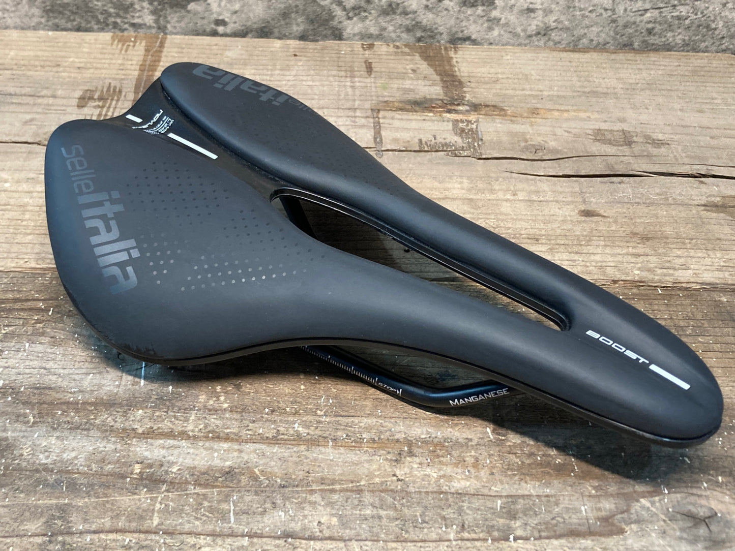 IO886 セライタリア selle ITALIA BOOST NOVUS EVO SUPERFLOW 145mm MANGANESEレール