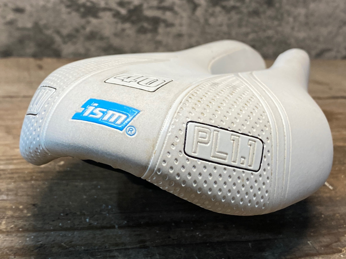 IN208 ISM PL1.1 40 サドル CR-MOレール 白