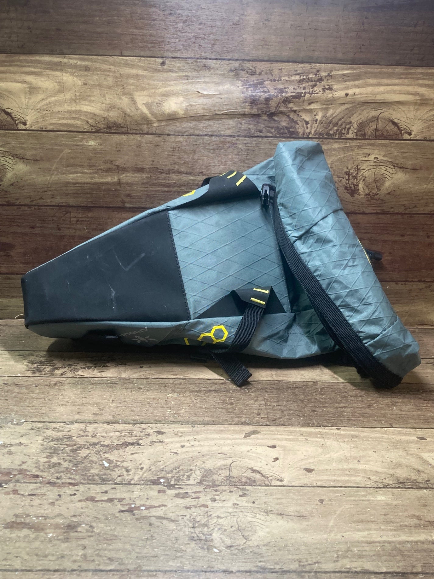 HW197 アピデュラ apidura backcountry saddle pack サドルバッグ 11L – BICI AMORE EQ STORE