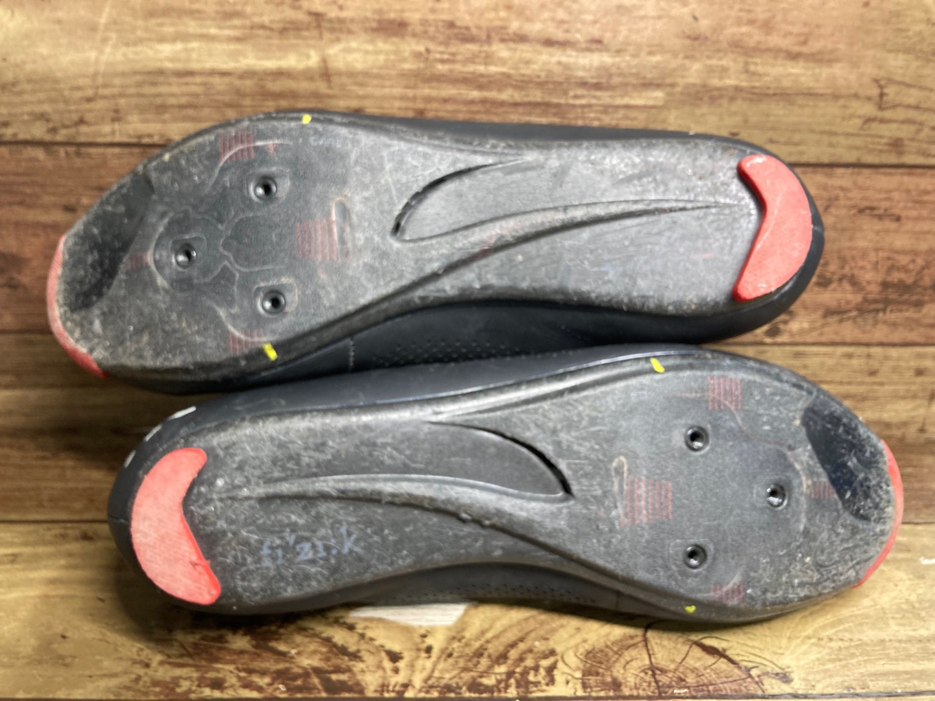 HY449 フィジーク fizik R4 ビンディングシューズ 黒赤 EU43 – BICI AMORE EQ STORE