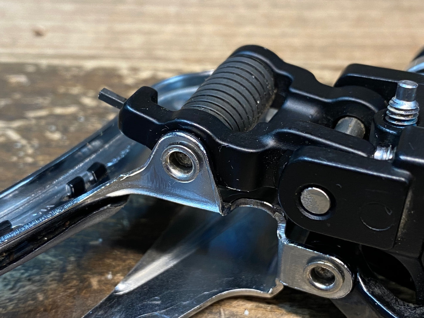 IZ547 シマノ SHIMANO 105 FD-5800 フロントディレイラー 直付 ※ワイヤー固定ボルト欠品