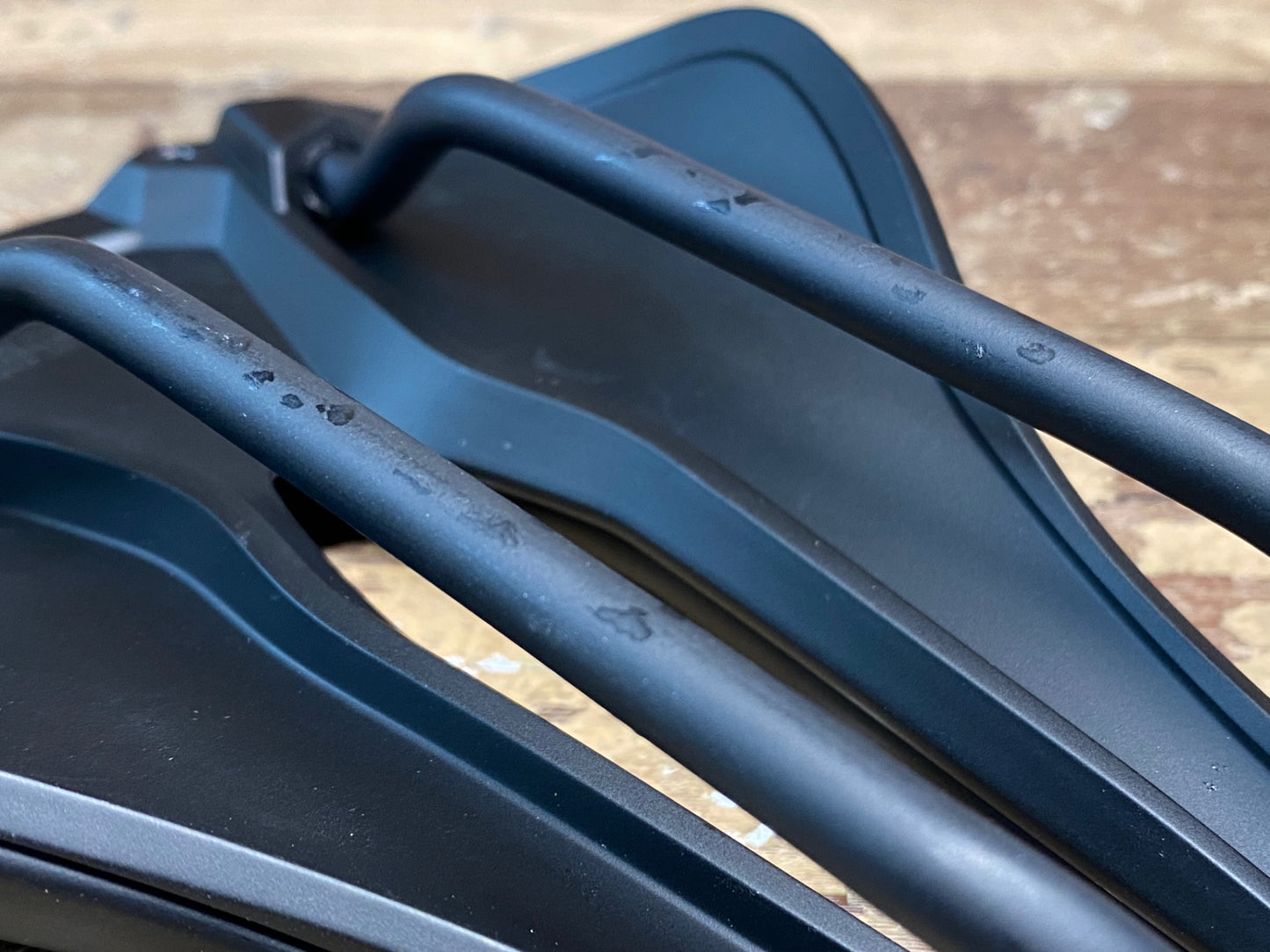 II917 スペシャライズド SPECIALIZED POWER EXPERT MIRROR サドル 黒 HOLLOW Ti レール 143mm