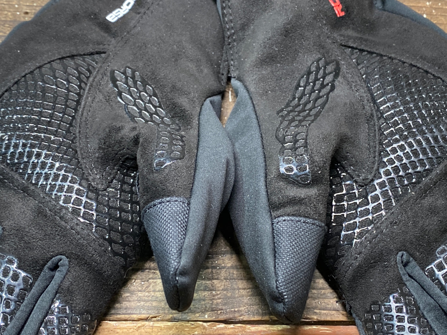 IQ828 カステリ CASTELLI ROSSO CORSA 長指 グローブ 黒 S 裏起毛