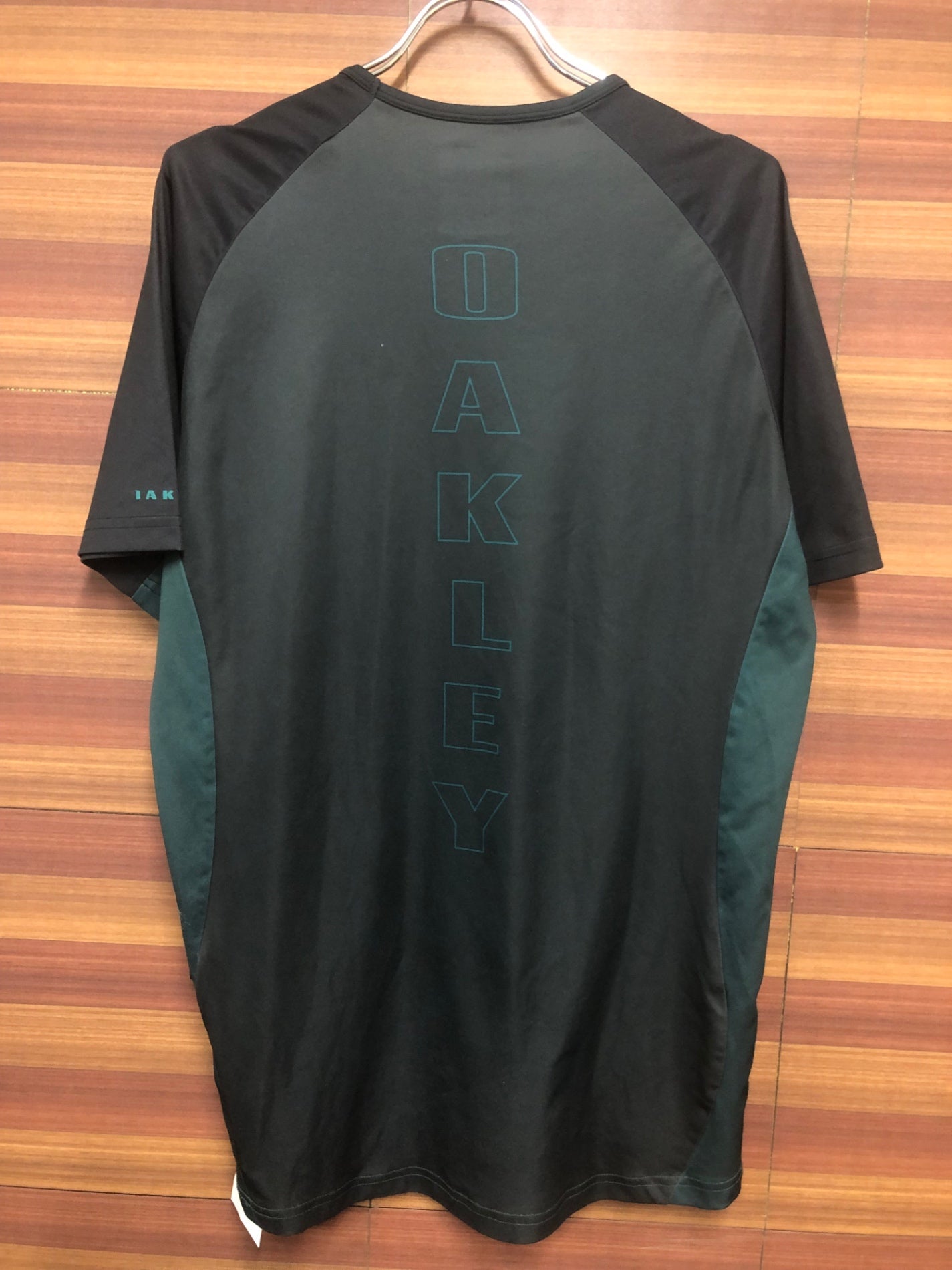 IF702 オークリー OAKLEY 半袖 Tシャツ 緑 サイズ不明