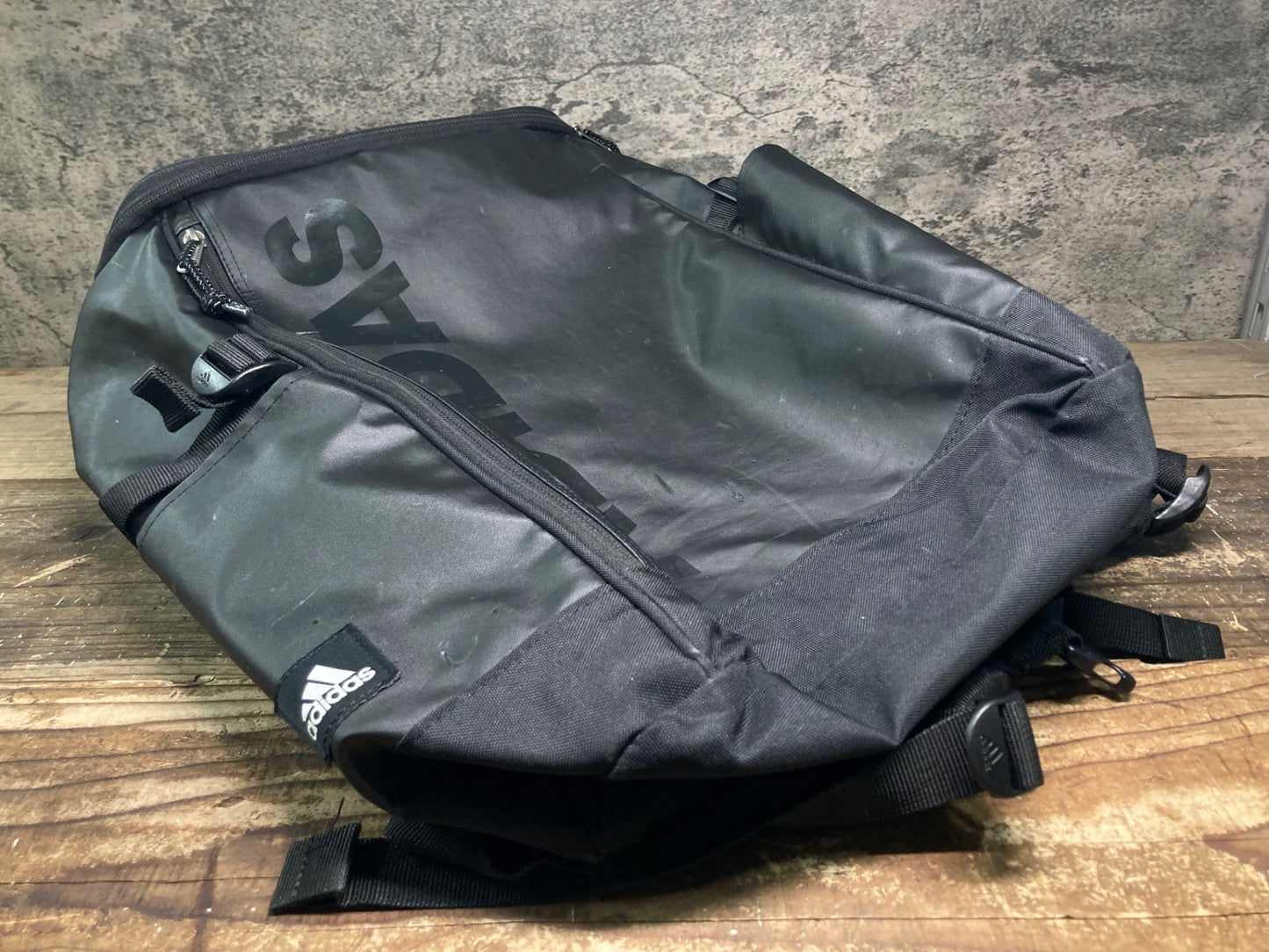 IU085 アディダス adidas リュック バックパック 黒 グレー ※擦れ