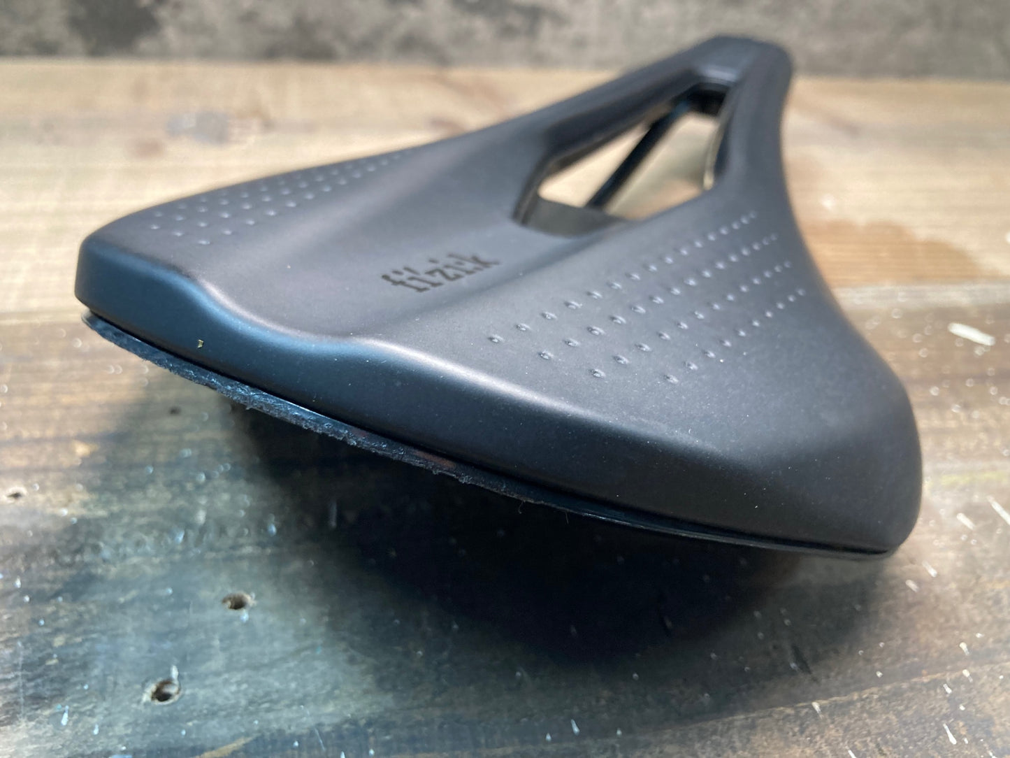 IN892 フィジーク fizik TEMPO ARGO R3 サドル 黒 150mm kiumレール