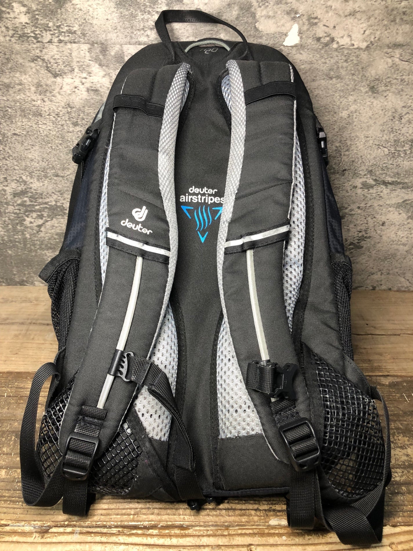JC354 ドイター deuter バックパック リュック 黒 グレー