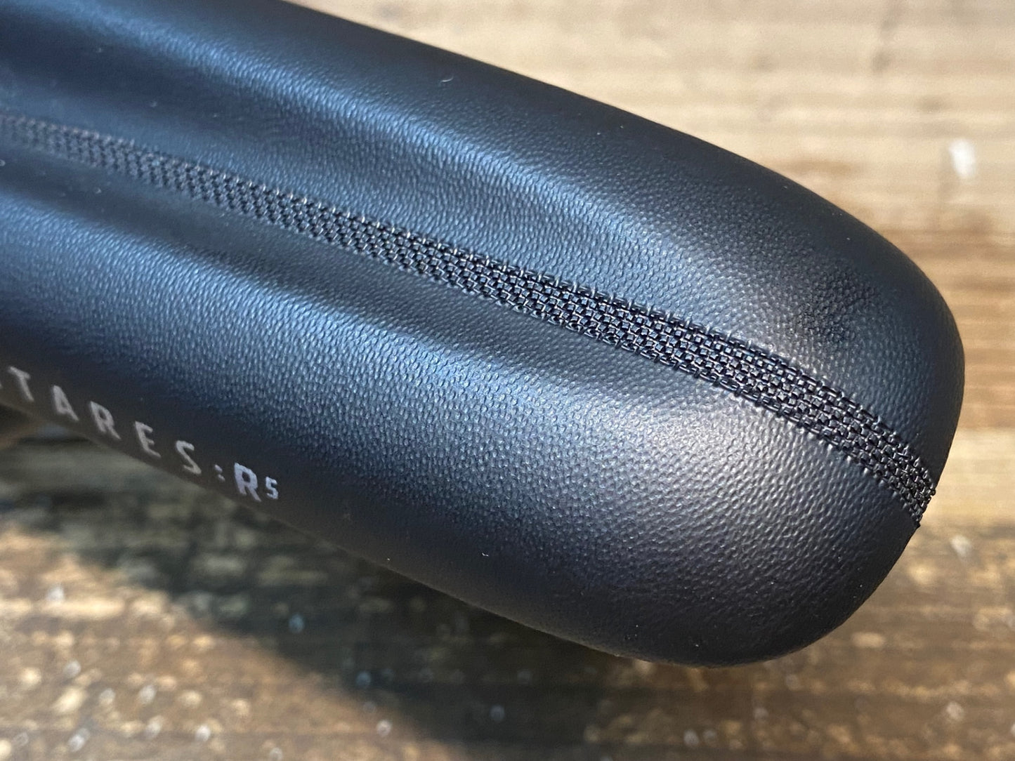 IT378 フィジーク FIZIK アンタレス ANTARES R5 OPEN REGULAR サドル 黒