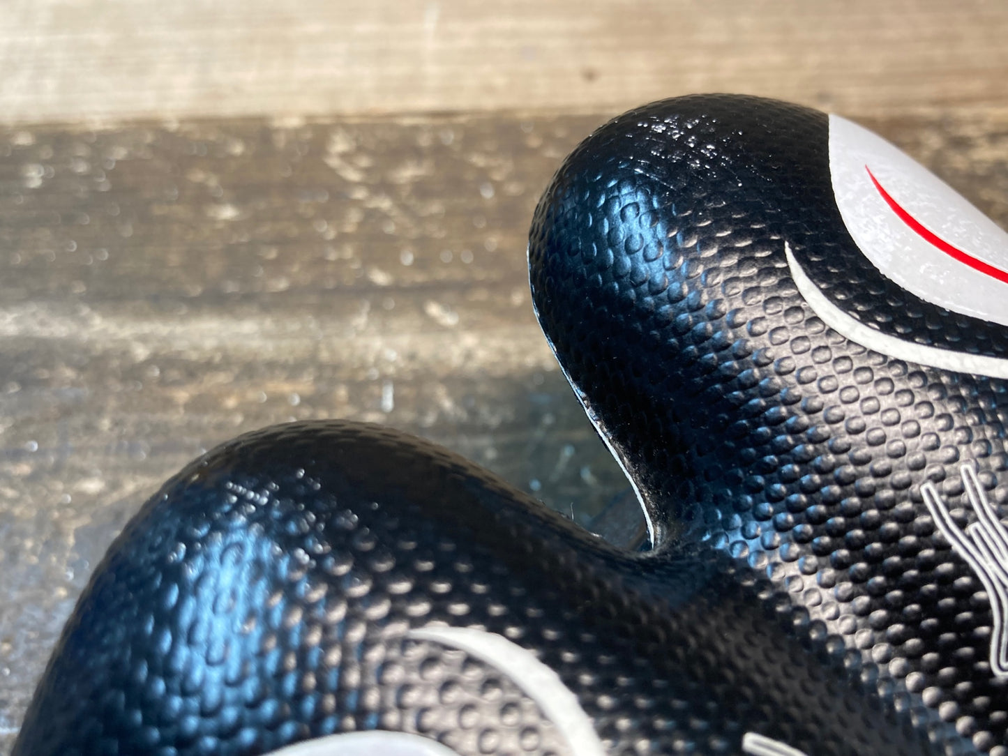 IX032 SELLE SMP ヘル HELL サドル INOX TUBE 132mm 白/黒 後ろロゴ剥離あり