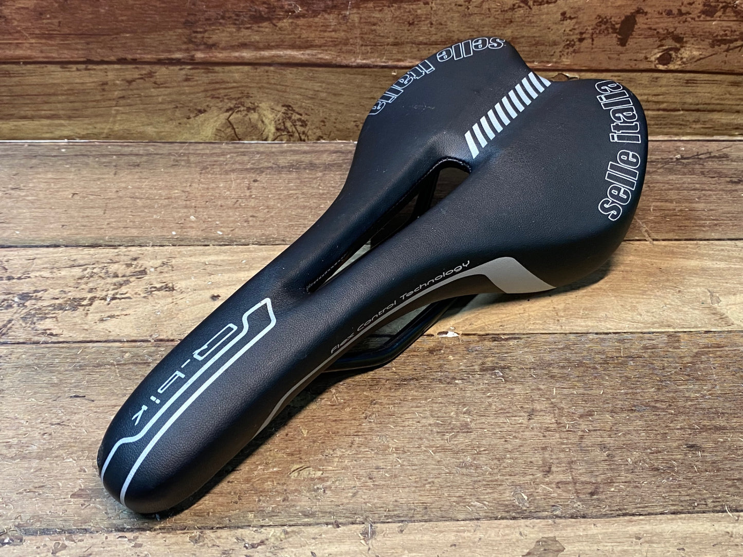 IM284 セライタリア selle ITALIA Q-bik サドル 黒  FEC ALLOYレール
